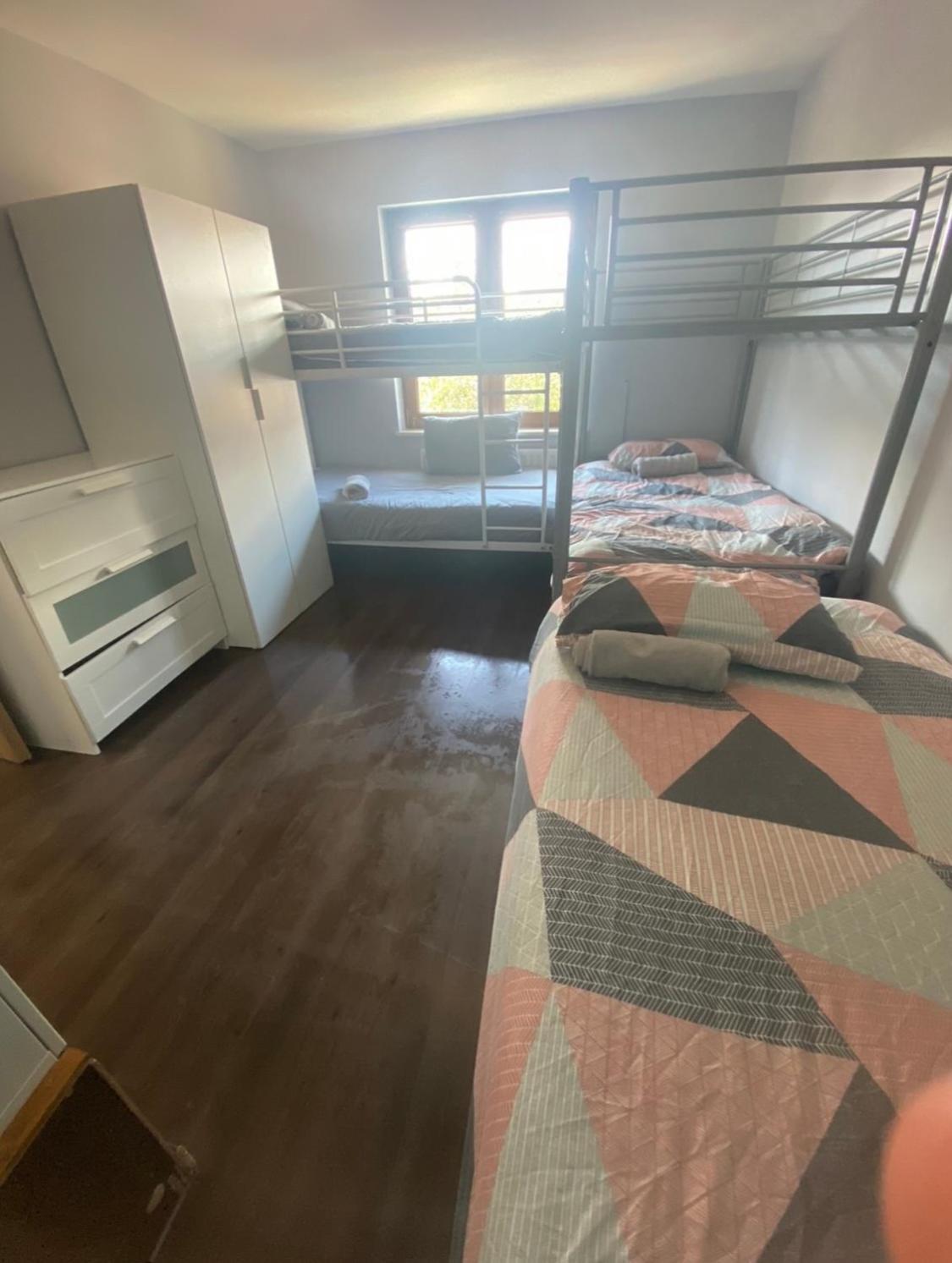 Dorm Room 5-6 People Shared Bathroom Outside Room Dublín Exterior foto