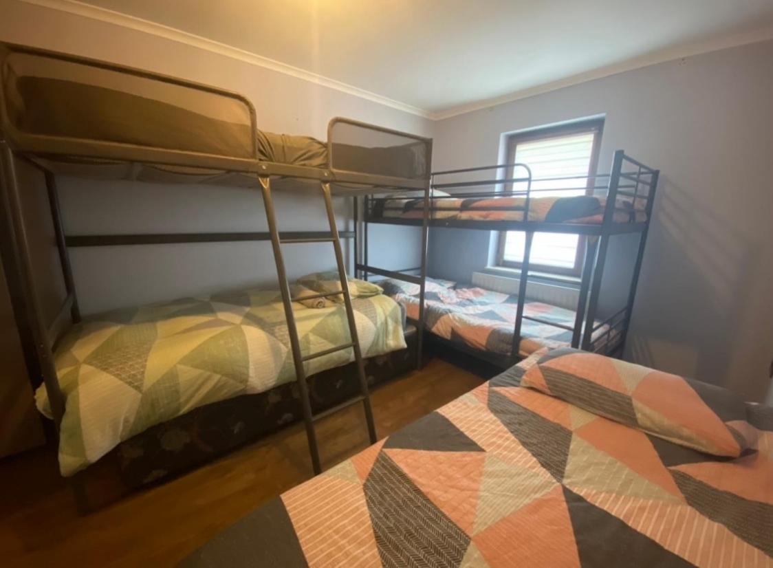 Dorm Room 5-6 People Shared Bathroom Outside Room Dublín Exterior foto