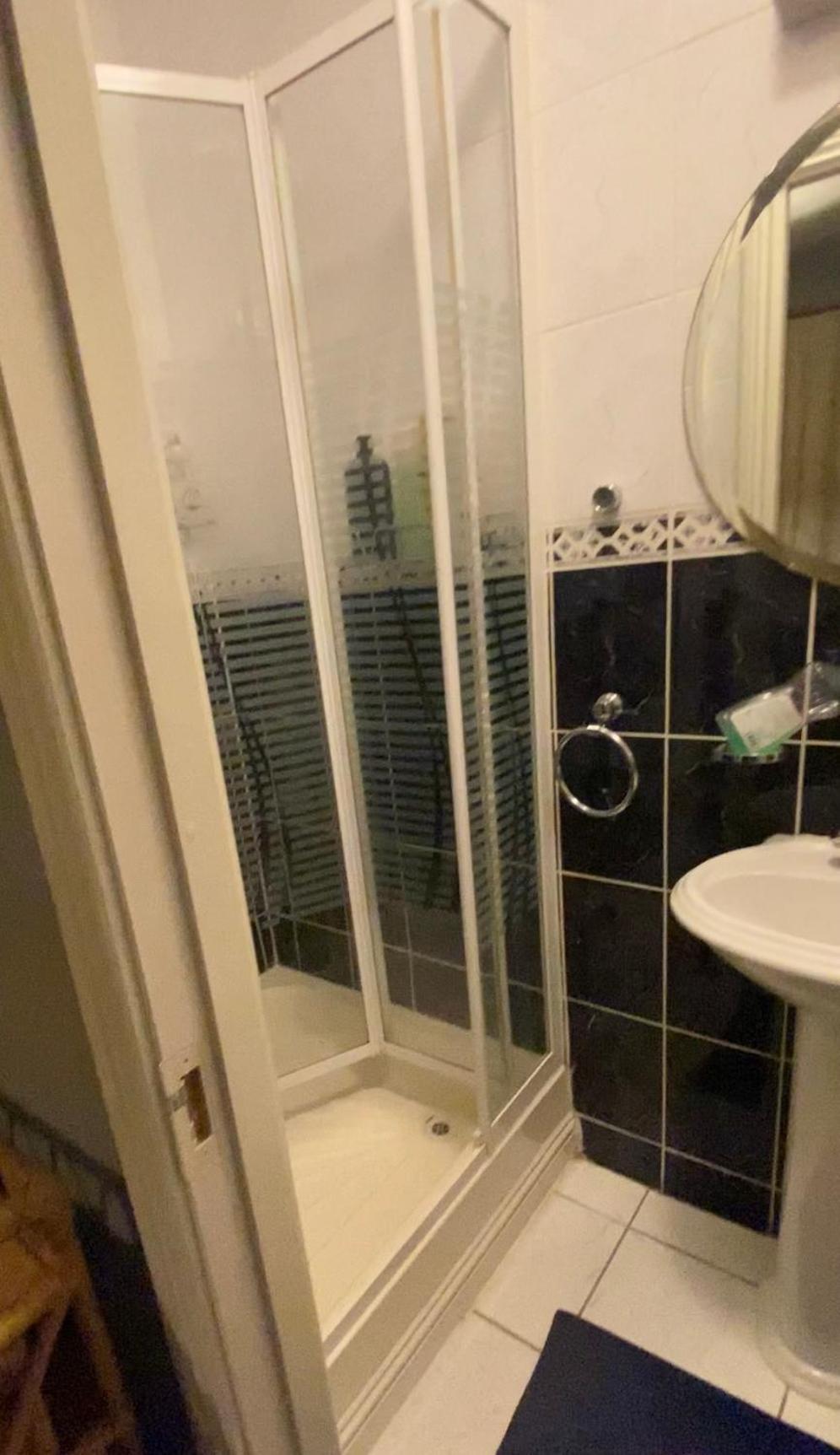 Dorm Room 5-6 People Shared Bathroom Outside Room Dublín Exterior foto