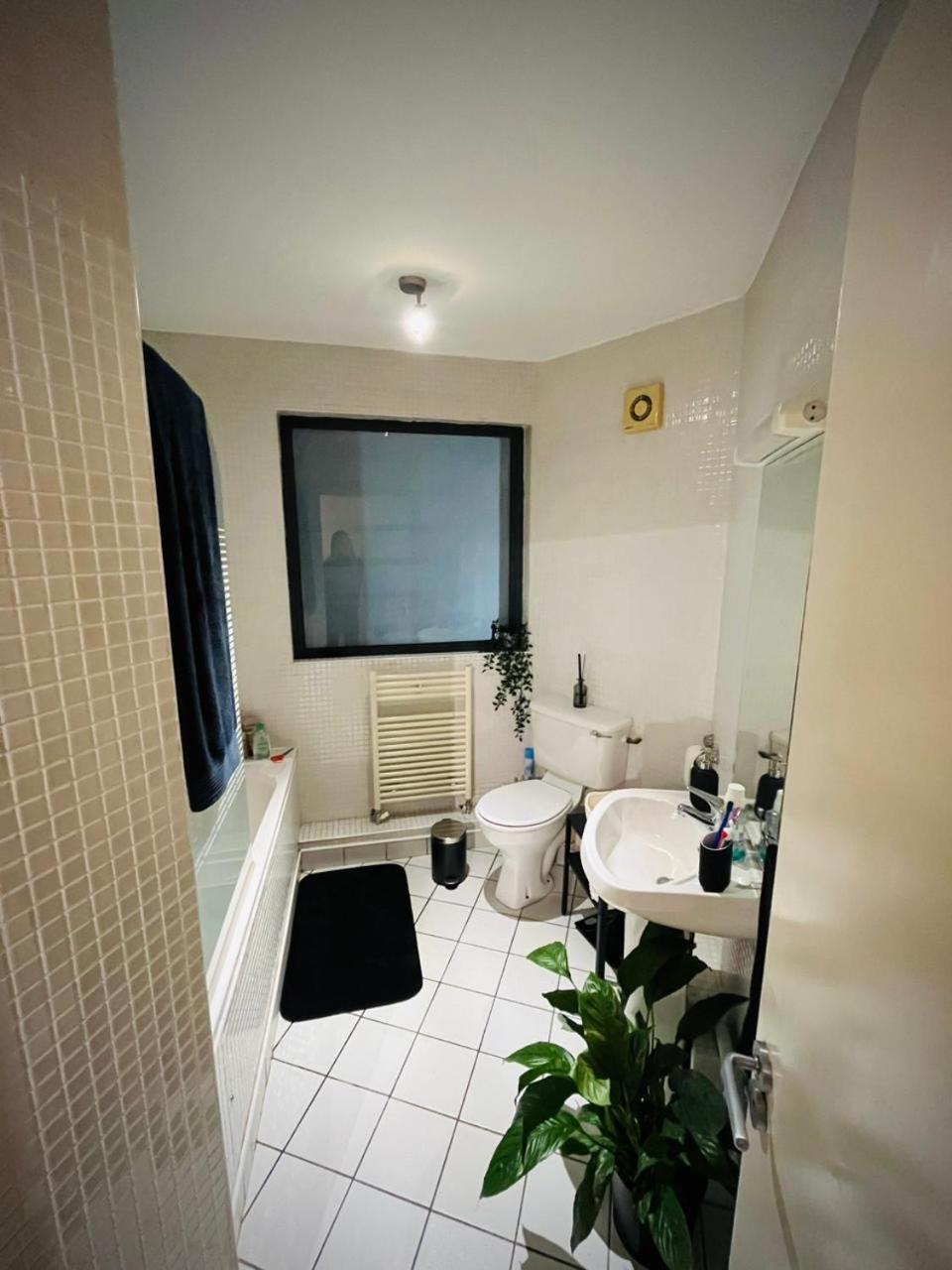 Dorm Room 5-6 People Shared Bathroom Outside Room Dublín Exterior foto